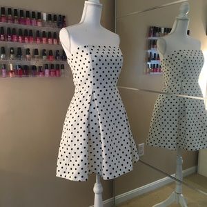 Sans Souci women’s dress black dots sizes M